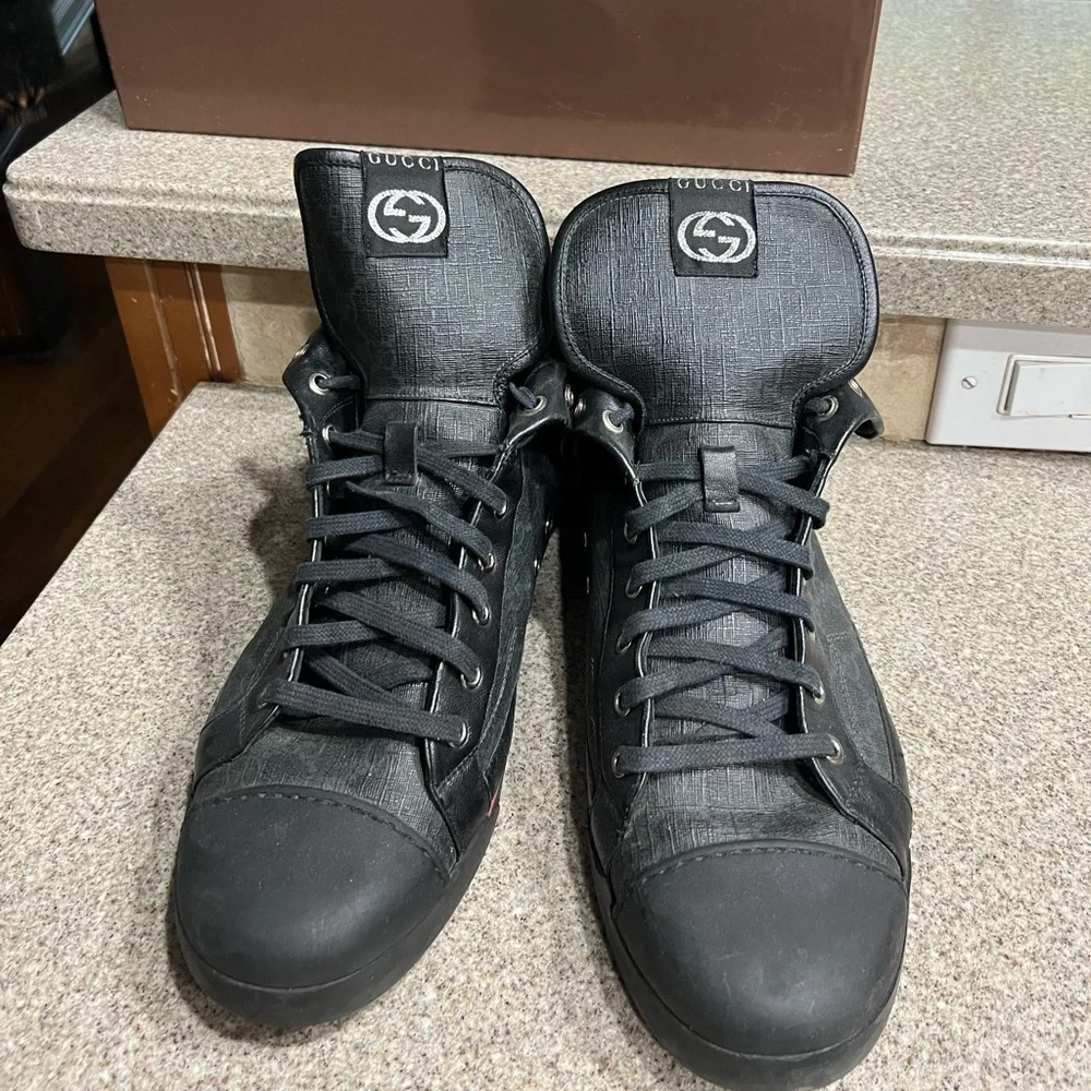 Gucci Black Sneakers with Red and Green Stripe